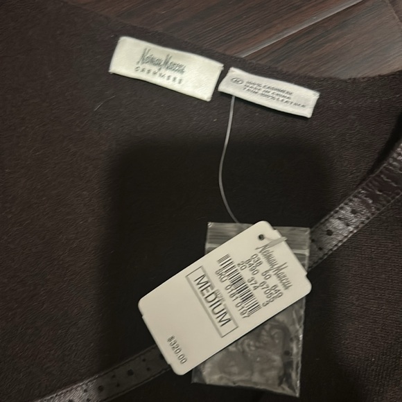 Neiman Marcus Cashmere Medium Size Top in Brown - NWT - Picture 2 of 4